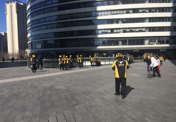 ����С��ӵ���ѹ���� ���ţ������ƽӵ���/��ֹÿ������