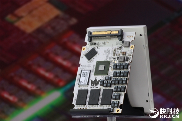 ��ֹ���Կ���Ӱ�۱����洢���̣�����8TB SSD