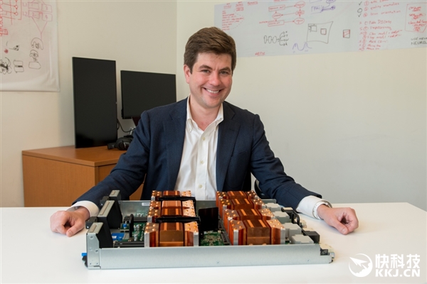 1����100��NVIDIA�״γ����´�Volta�ܹ��Կ�