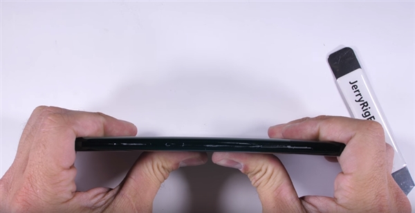 ����Galaxy Note 8�����Բ��ԣ���Ļ�͹λ��������