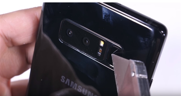 ����Galaxy Note 8�����Բ��ԣ���Ļ�͹λ��������