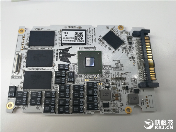 ��ֹ���Կ���Ӱ�۱����洢���̣�����8TB SSD