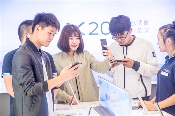 vivo X20���������ֳ���������Ȼ��Ů������