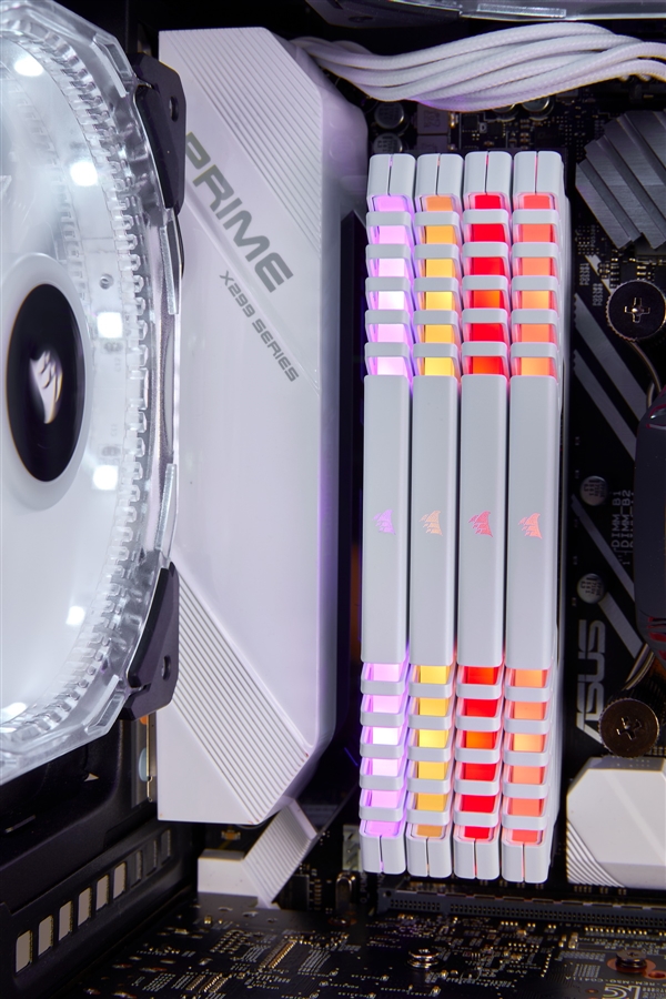 128GB 9988Ԫ��������Vengeance�����ڴ����£���ɫɢ��Ƭ��RGB��Ч