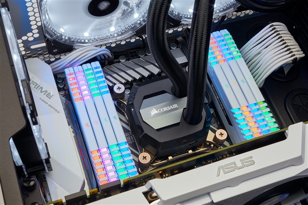 128GB 9988Ԫ��������Vengeance�����ڴ����£���ɫɢ��Ƭ��RGB��Ч