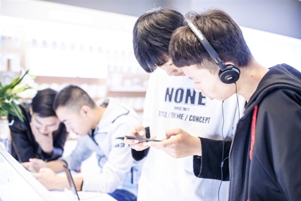 vivo X20���������ֳ���������Ȼ��Ů������