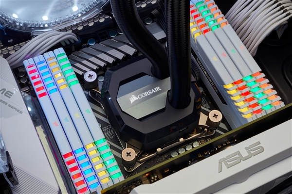 128GB 9988Ԫ��������Vengeance�����ڴ����£���ɫɢ��Ƭ��RGB��Ч