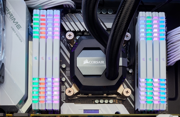 128GB 9988Ԫ��������Vengeance�����ڴ����£���ɫɢ��Ƭ��RGB��Ч