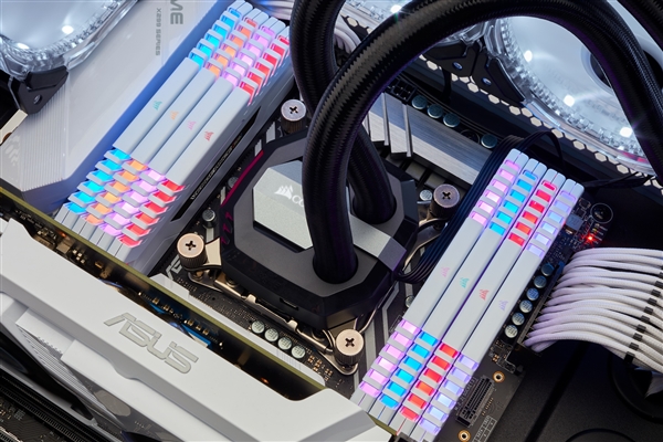 128GB 9988Ԫ��������Vengeance�����ڴ����£���ɫɢ��Ƭ��RGB��Ч