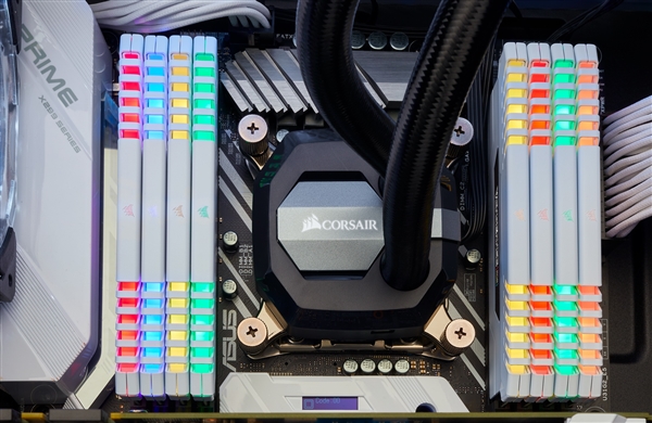 128GB 9988Ԫ��������Vengeance�����ڴ����£���ɫɢ��Ƭ��RGB��Ч