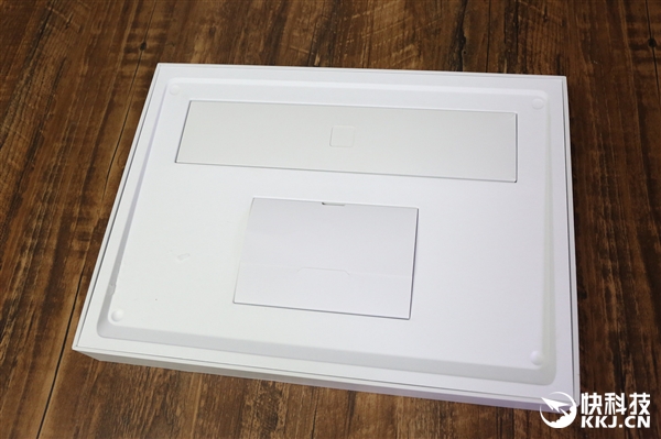 ΢��Surface Laptop����ͼ�ͣ�13����ǿ�ᱡ��