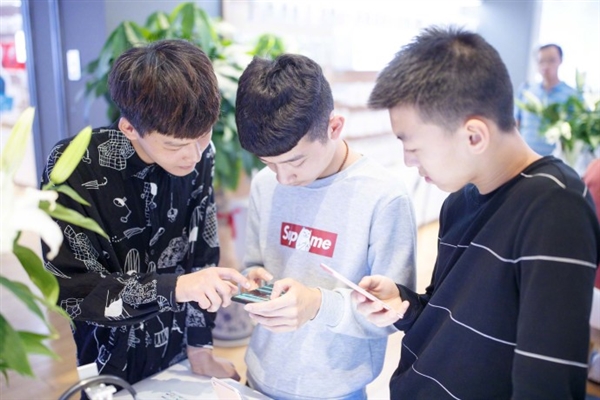 vivo X20���������ֳ���������Ȼ��Ů������