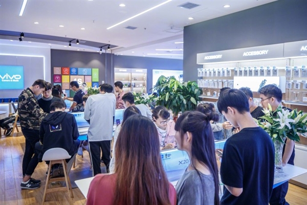 vivo X20���������ֳ���������Ȼ��Ů������