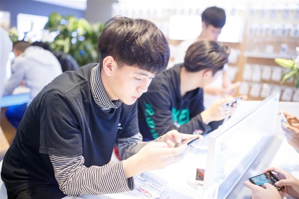 vivo X20���������ֳ���������Ȼ��Ů������