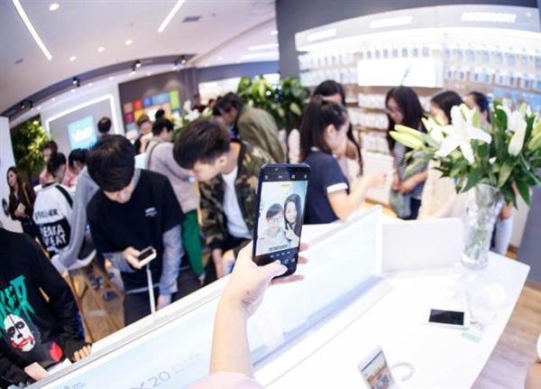 vivo X20���������ֳ���������Ȼ��Ů������