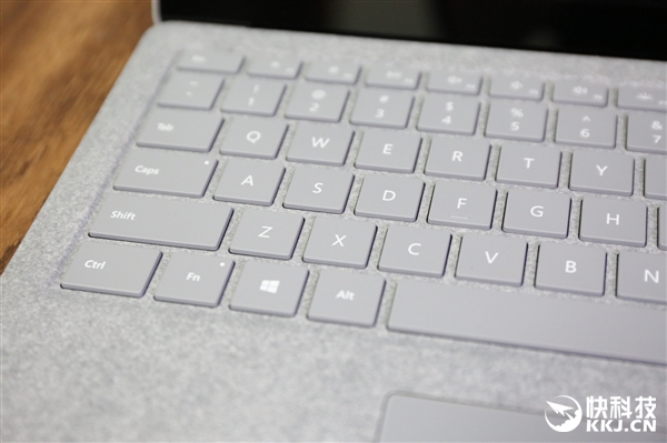 ΢��Surface Laptop����ͼ�ͣ�13����ǿ�ᱡ��