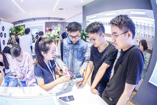 vivo X20���������ֳ���������Ȼ��Ů������