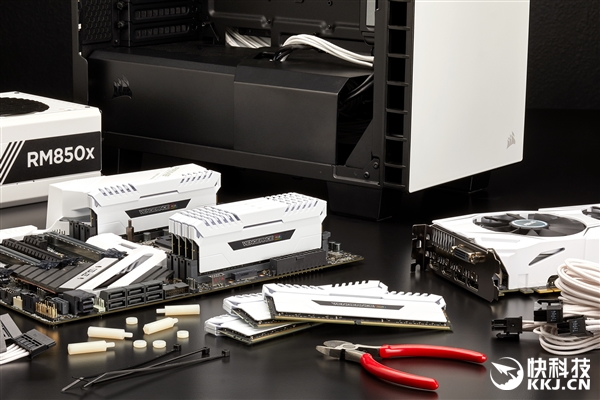 128GB 9988Ԫ��������Vengeance�����ڴ����£���ɫɢ��Ƭ��RGB��Ч