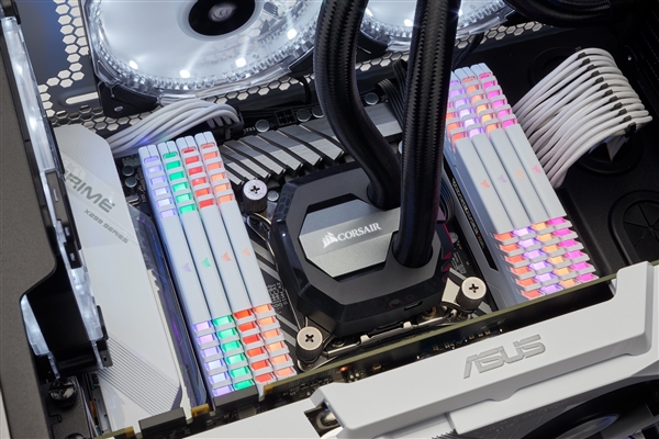 128GB 9988Ԫ��������Vengeance�����ڴ����£���ɫɢ��Ƭ��RGB��Ч