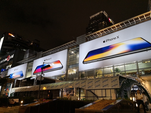 iPhone X����ȫ��70�����������ײ����¶�