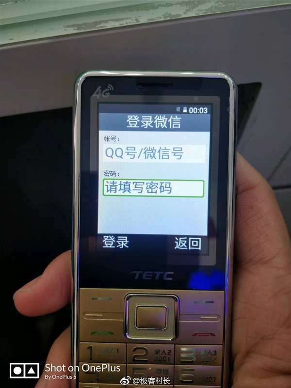 ����������ɽկ���˻� С��˫ϥ���