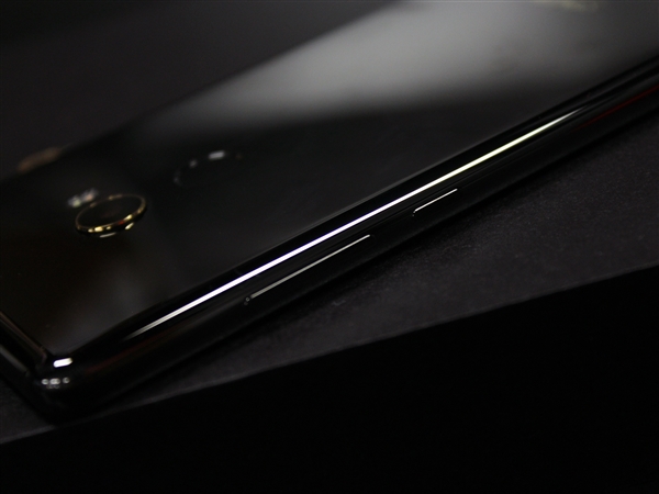 ����֮����С��MIX 2˹����������ͼ�ͣ�ȫ�մɾ���