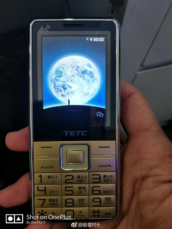 ����������ɽկ���˻� С��˫ϥ���