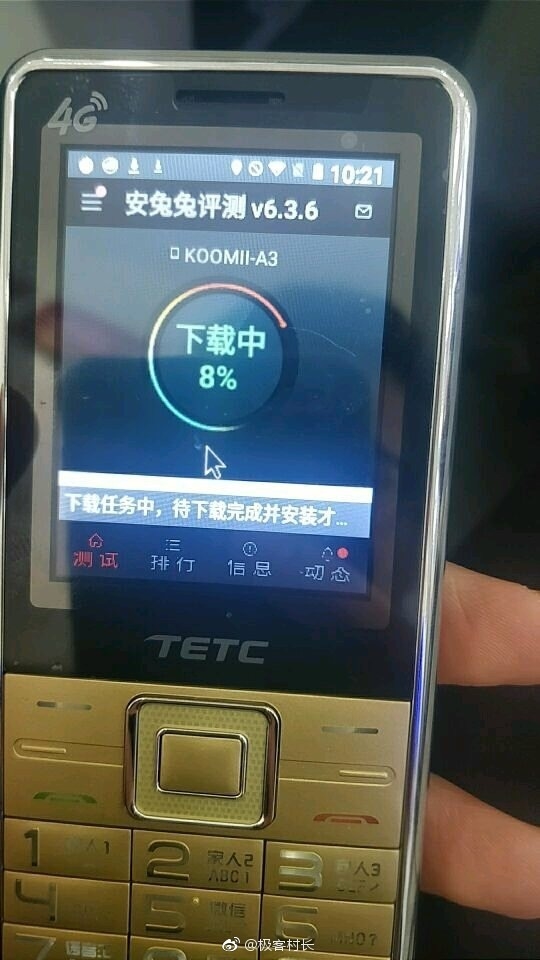 ����������ɽկ���˻� С��˫ϥ���