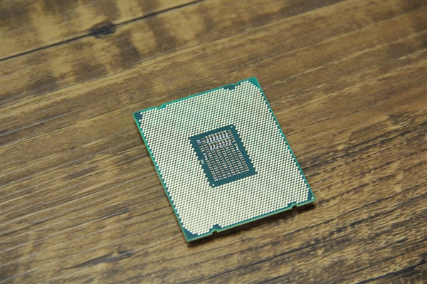 AMD RyzenʩѹIntel 8ռ6