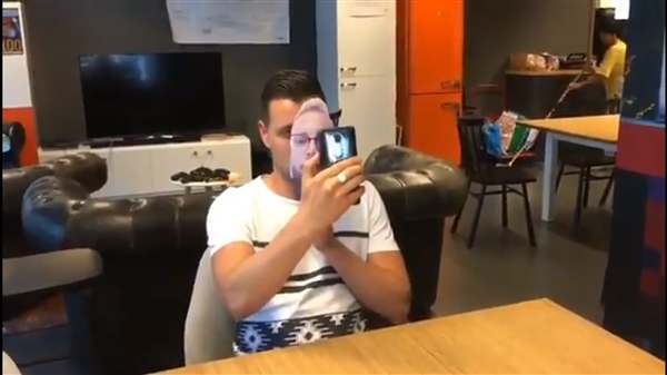 ��������Ƭ����һ��6 �ٷ���Ӧ