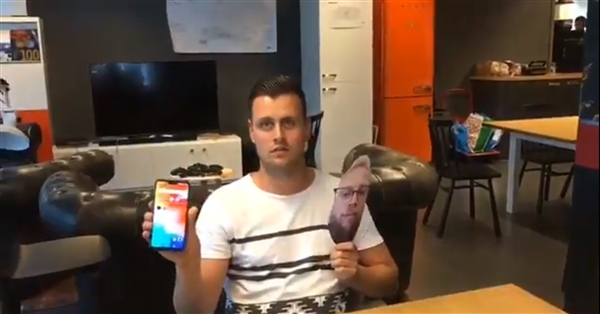 ��������Ƭ����һ��6 �ٷ���Ӧ