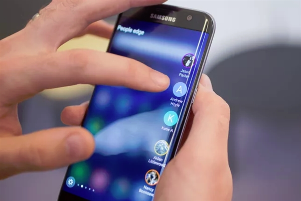 �������ڵȵ�������S7/S7 Edge�ڲⰲ׿8.0