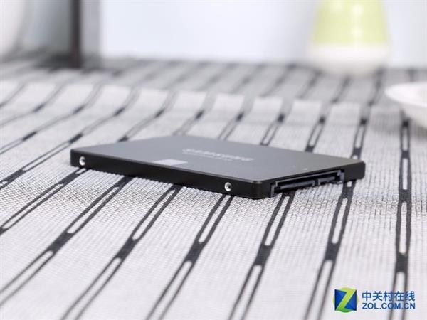 ���ǹ�̬Ӳ�� Ϊ���е�SSD������˸ߣ�