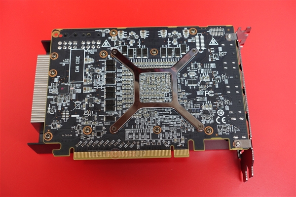 15.7���ף�AMD����������RX Vega 56 Nano��449����