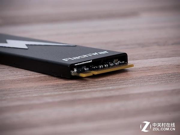 ��ȡ��2.6GB/S ��սF100 1TB NVMe��̬����