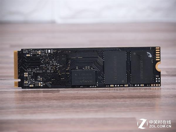 ��ȡ��2.6GB/S ��սF100 1TB NVMe��̬����