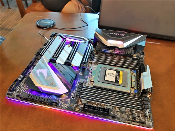 �������¿�X399�������壺AMD 32�����߳�˺���߾�������