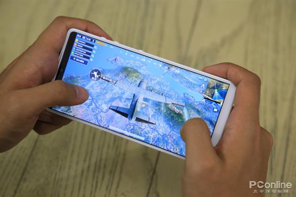 让4K电视满血重生 手机投屏体验比一比