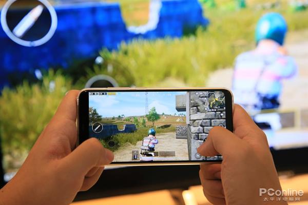 让4K电视满血重生 手机投屏体验比一比