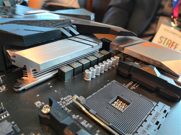 ߶B450壺״ηֵ֧ߴAPU