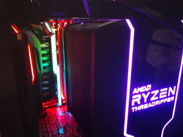 AMD 32��������ƹ��Ĵ�250W ���������ƾ���ɢ����