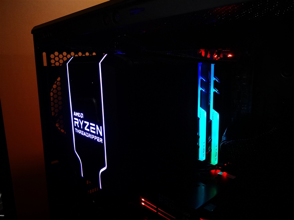 AMD 32��������ƹ��Ĵ�250W ���������ƾ���ɢ����