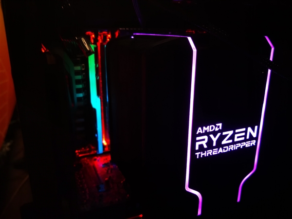 AMD 32��������ƹ��Ĵ�250W ���������ƾ���ɢ����
