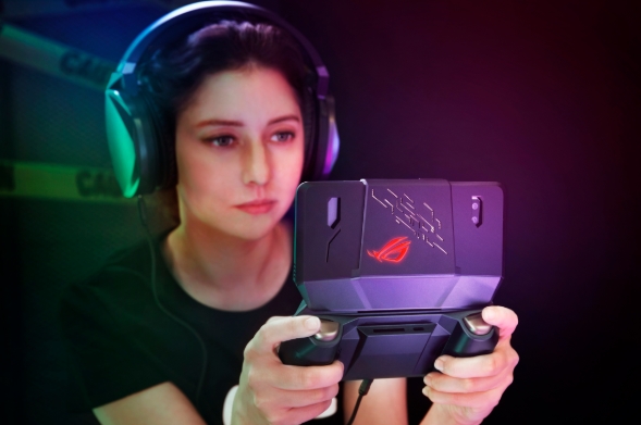 ��˶ROG��Ϸ�ֻ�������½����������845+8G�ڴ�