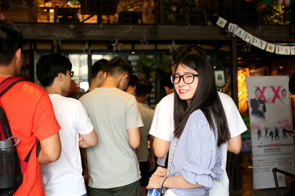 һ���ֻ��ٰ�֣����������᣺�Լ�ũҩ�治ͣ