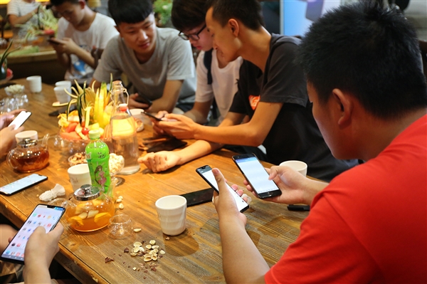 һ���ֻ��ٰ�֣����������᣺�Լ�ũҩ�治ͣ