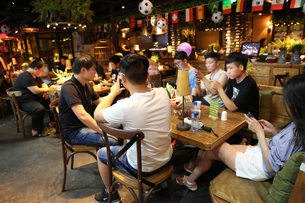 һ���ֻ��ٰ�֣����������᣺�Լ�ũҩ�治ͣ