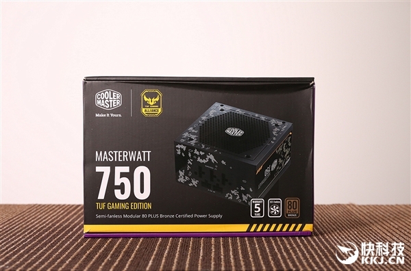 �Բ���� MasterWatt 750 TUF Gaming Edition��Դͼ��