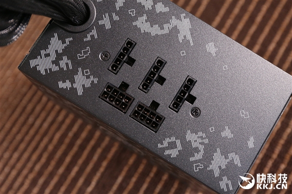 �Բ���� MasterWatt 750 TUF Gaming Edition��Դͼ��