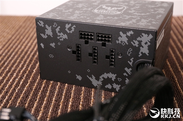 �Բ���� MasterWatt 750 TUF Gaming Edition��Դͼ��